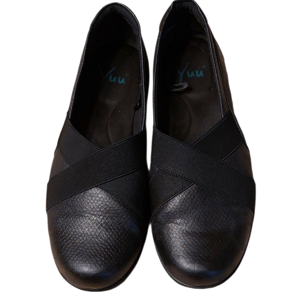 Yuu Black Flat Comfort Wedge Loafers Size 12 Stretch Panel EUC